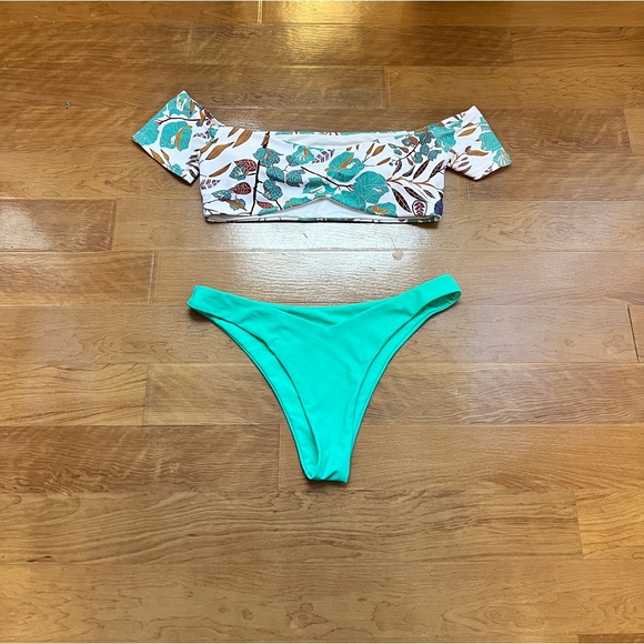 V Shape Front High Cut Cheeky Bikini Bottoms - Picture 6 of 6